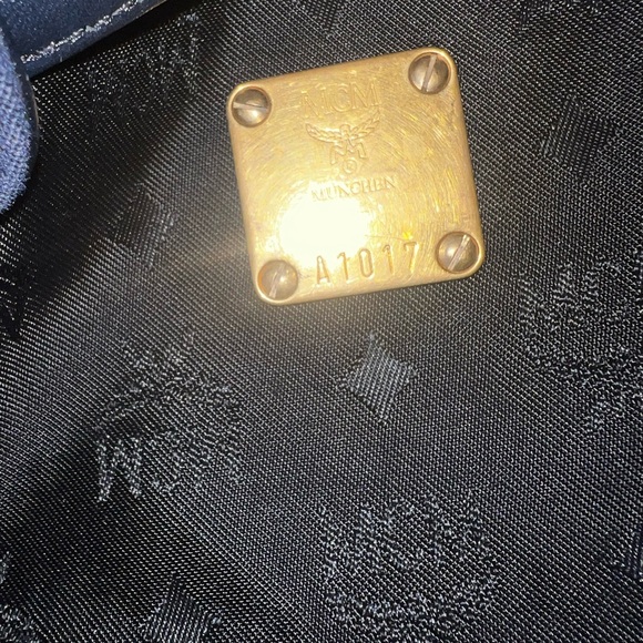 MCM Black and Gold Drawstring Bucketbag - Picture 11 of 13